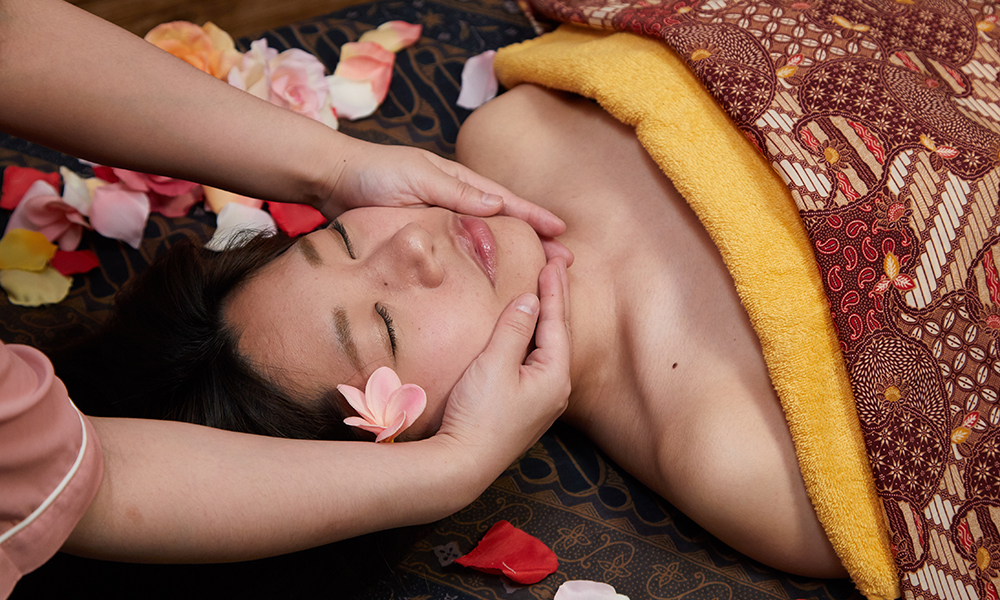 Aroma Body massage